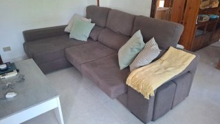 Sofá, mesa elevable y colchón