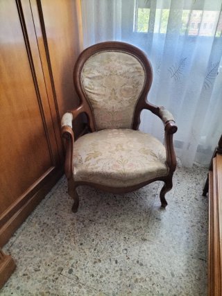 Sillón de dormitorio tapizado