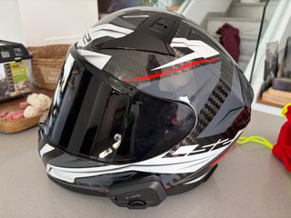 Casco LS2 Carbono + Intercomunicador Cardo Talla S
