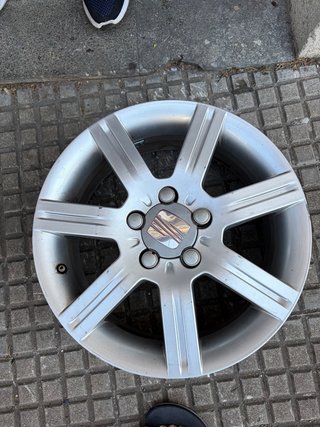 Juego 4 Llantas Seat 16 Pulgadas perfecto estado