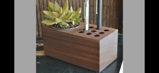 Organizador de escritorio de madera con maceta