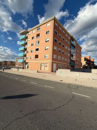 Local comercial en venta en Universidad en Ávila