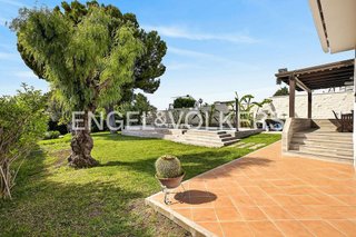Chalet en venta en Montequinto en Dos Hermanas
