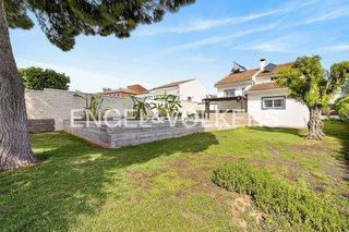 Chalet en venta en Montequinto en Dos Hermanas