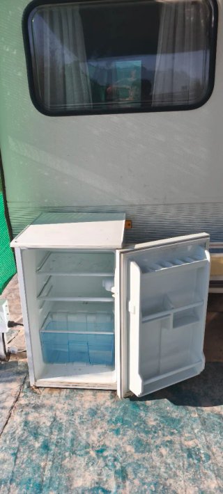 Frigorífico pequeño LEC blanco