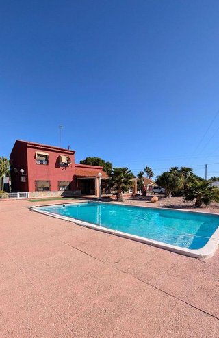 Chalet en venta en Peña de las Águilas en Elche