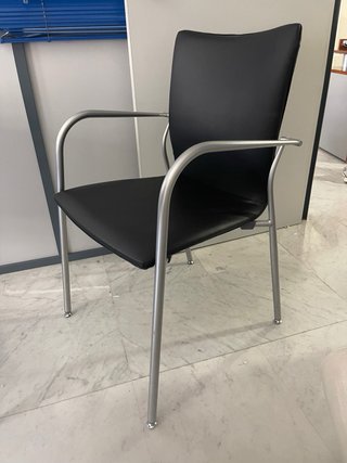 Sillas de oficina negras reacondicionadas
