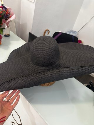 Gorra de playa beige y multicolor