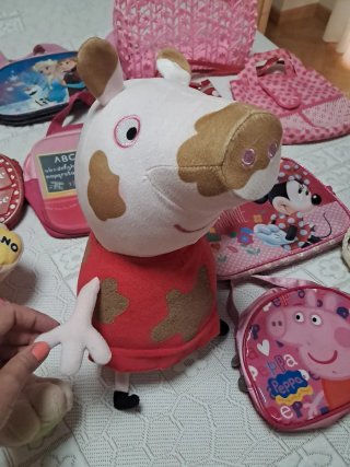 URGE. BOLSOS Y PELUCHES PARA NIÑA