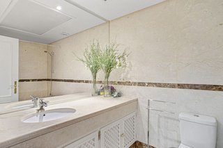 Piso en venta en Los Naranjos en Marbella