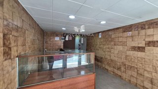 Local comercial en alquiler en Pubilla Cases en Hospitalet de Llobregat, L´