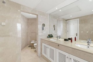 Piso en venta en Los Naranjos - Las Brisas en Marbella