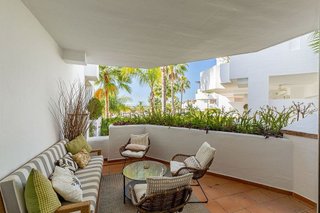 Piso en venta en Los Naranjos - Las Brisas en Marbella