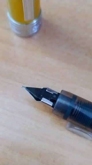 Pluma Platinum Plaisir 0.3mm Amarilla