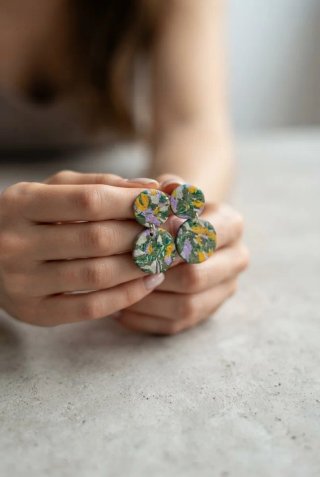 Orecchini rotondi colorati