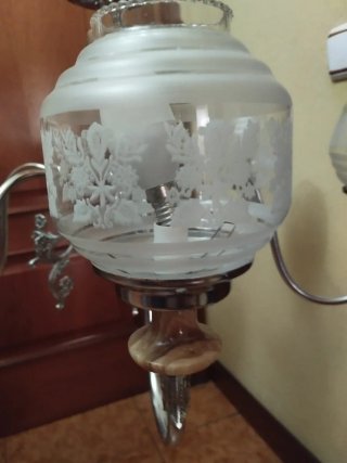Lámpara de techo de metal y piedra