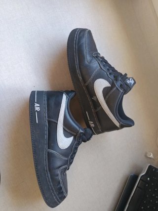 Zapatillas Nike Air Force 1 Negras y Plateadas