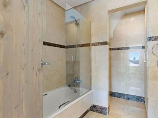 Ático en alquiler en Nueva Andalucía centro en Marbella