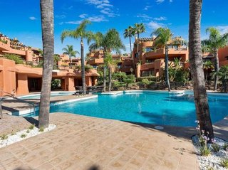 Ático en alquiler en Nueva Andalucía centro en Marbella