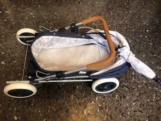 Carrito de muñeca De Cuvas Toys plegable