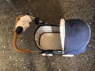 Carrito de muñeca De Cuvas Toys plegable