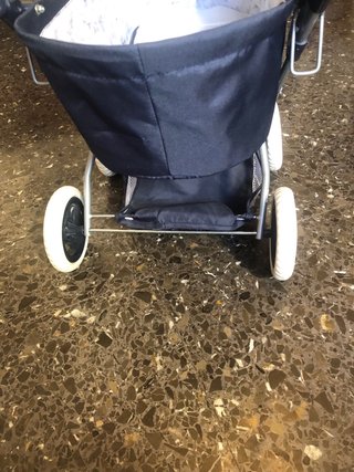 Carrito de muñeca De Cuvas Toys plegable