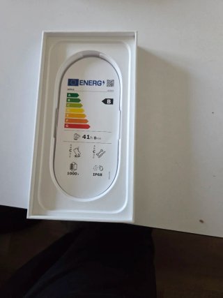 Caja iPhone 16e impecable