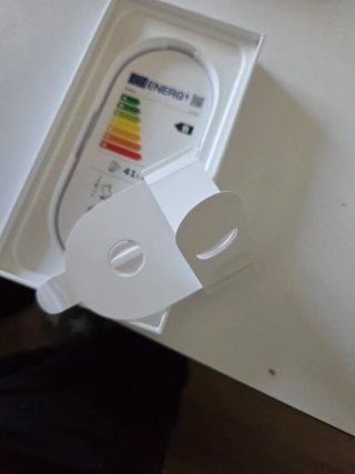 Caja iPhone 16e impecable
