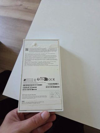 Caja iPhone 16e impecable