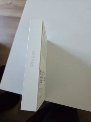 Caja iPhone 16e impecable