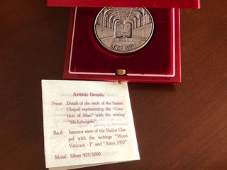 Medalla La Creación de Adán Miguel Ángel