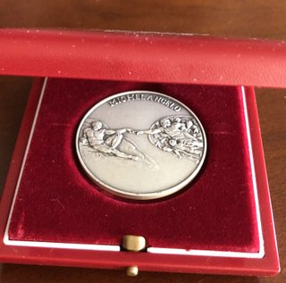Medalla La Creación de Adán Miguel Ángel