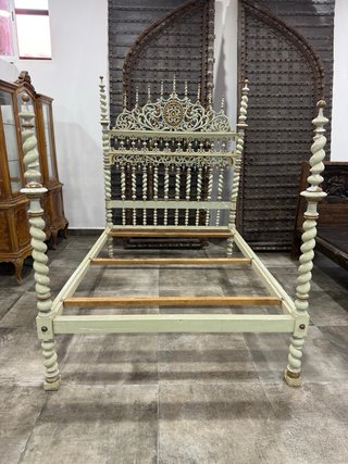 Cama Portuguesa Hierro Forjado y Madera