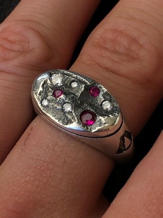 Sello de Plata con Rubíes y Diamantes