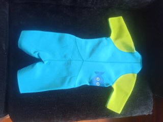 Neopreno corto infantil azul y verde. Tribord.