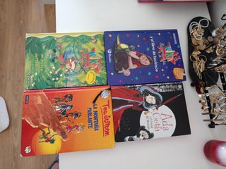 4 libros infantiles :Kika super bruja...