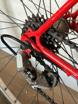 Bicicleta de carretera roja Zelaris