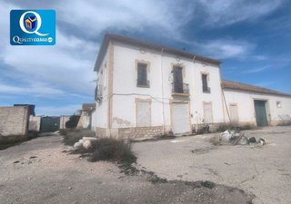 Terreno en venta en Cabanes y Las Fuentes en Villena