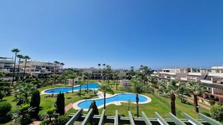 Ático en venta en Nueva Andalucía centro en Marbella