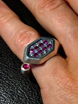 Anillo de Plata Diamantes y Rubíes