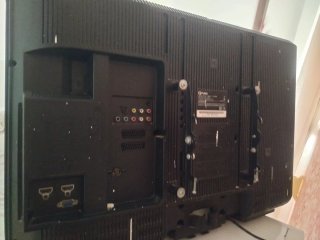 Televisor Funai 32 más soporte de pared.