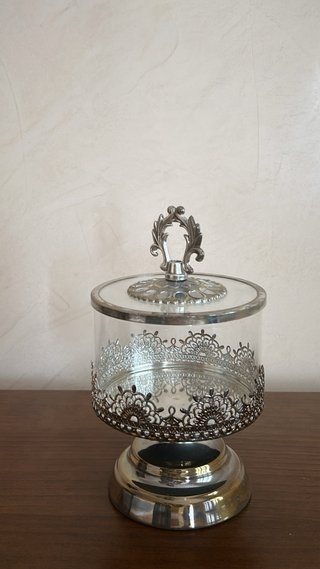 Bombonera cristal y metal con tapa