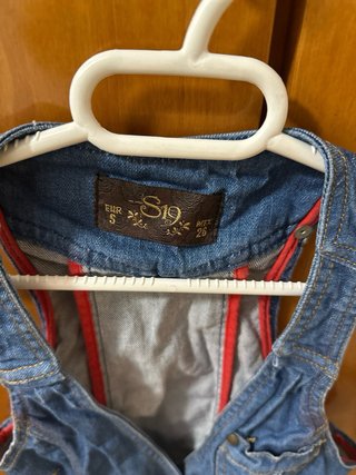 Chaleco vaquero S19 corto talla 6 detalle rojo