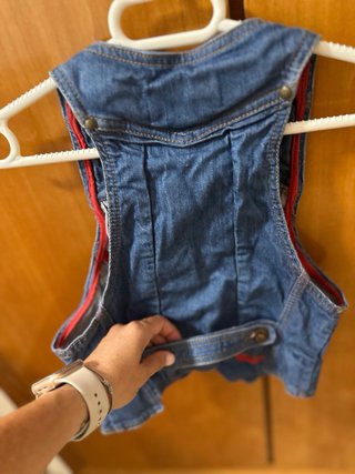 Chaleco vaquero S19 corto talla 6 detalle rojo