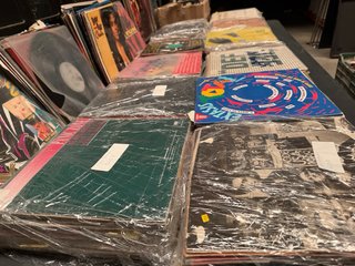 Lote de 400 discos vinilos y 150 aingle
