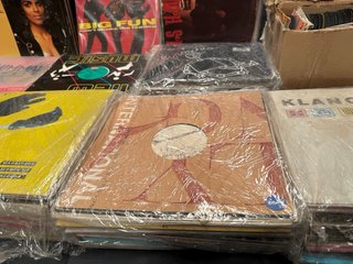 Lote de 400 discos vinilos y 150 aingle