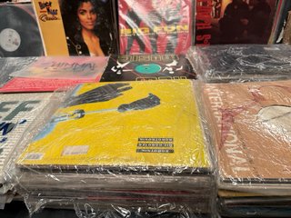 Lote de 400 discos vinilos y 150 aingle