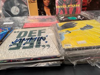 Lote de 400 discos vinilos y 150 aingle