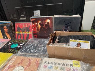 Lote de 400 discos vinilos y 150 aingle