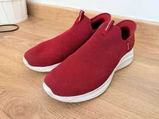 Skechers slip-ins Negras y Rojas talla 43